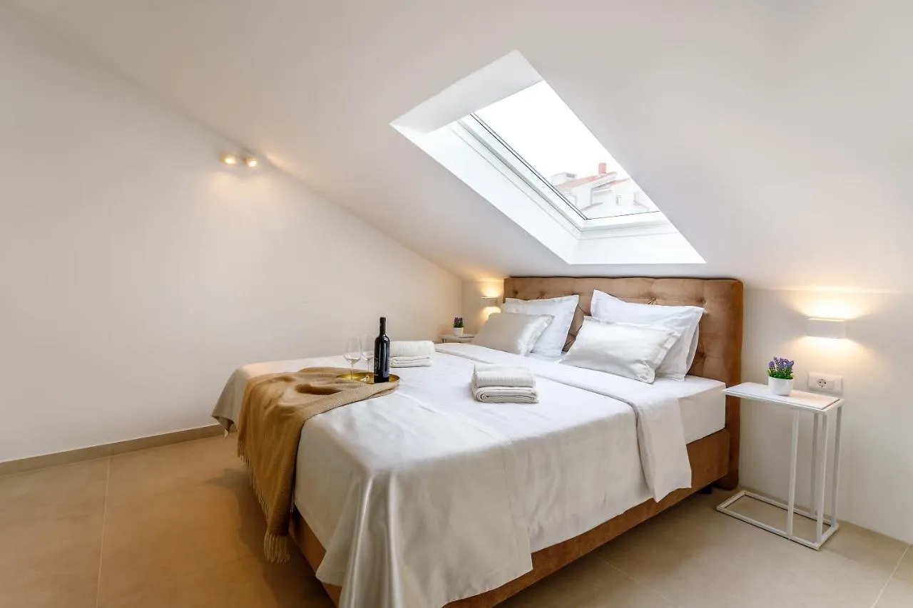 Villa Tango Trogir 0*,