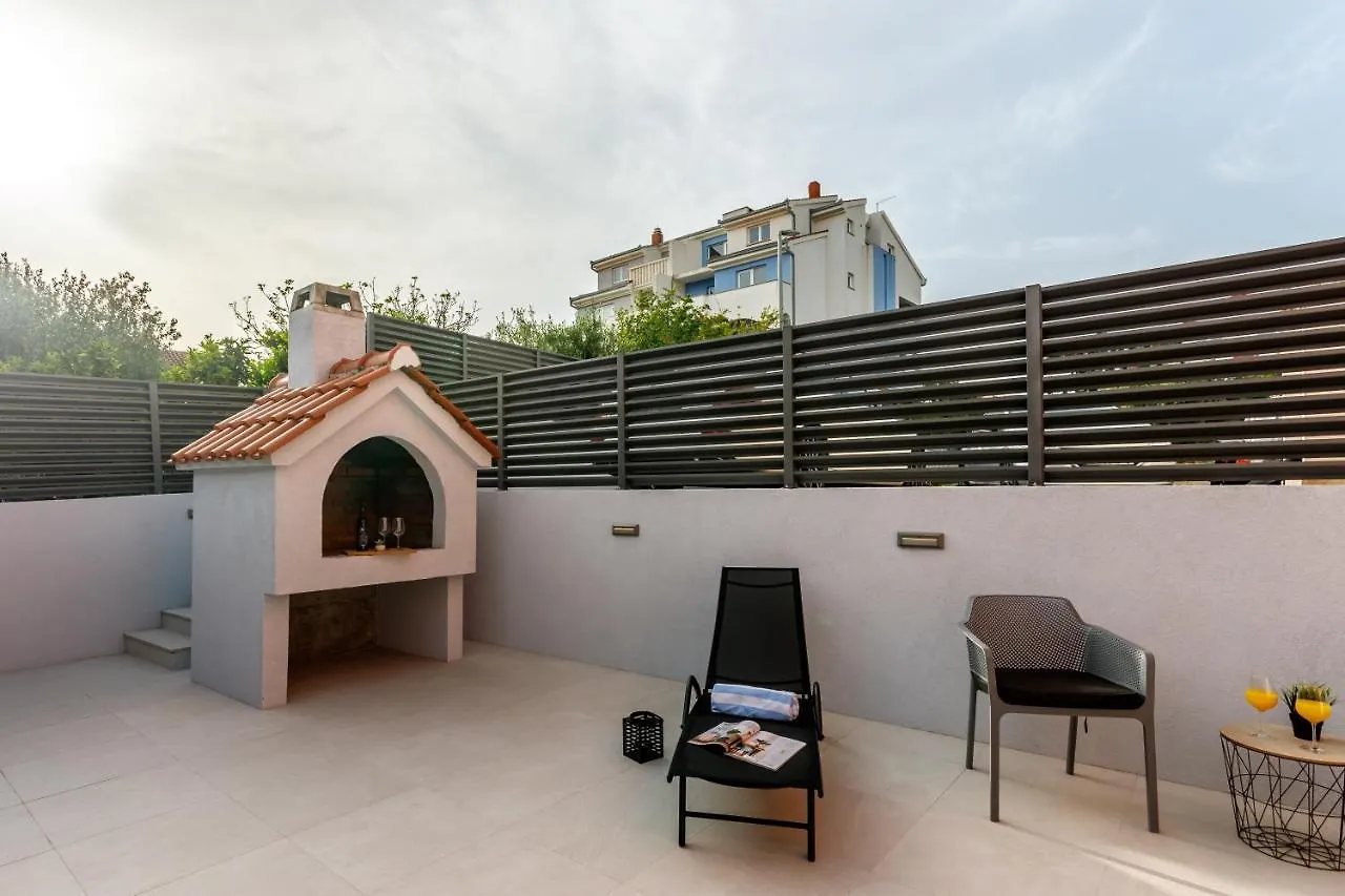 Villa Tango Trogir 0*,  Croatia